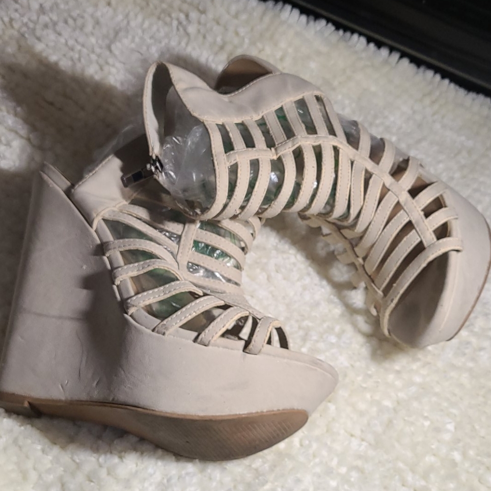 Shoes - Picture 4 of 4